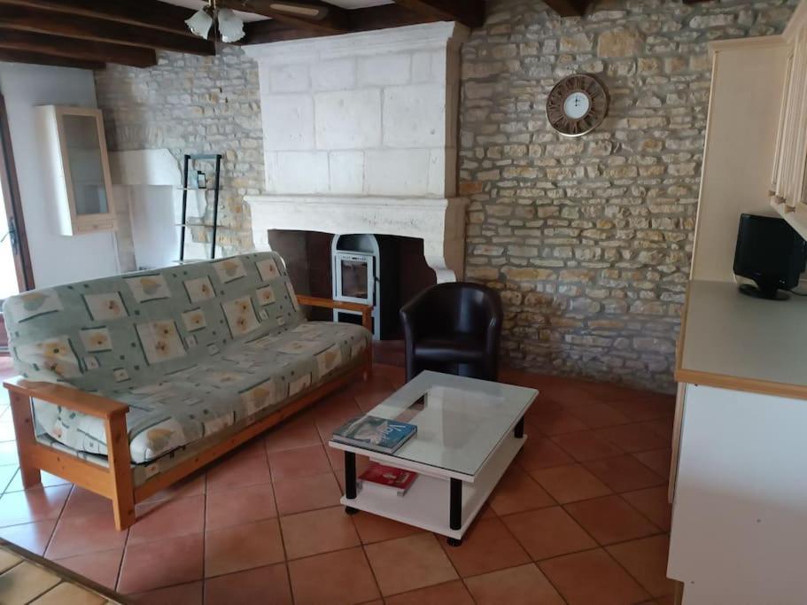 Charmante Maison En Pierres Sainte-Radégonde-des-Noyers Eksteriør billede