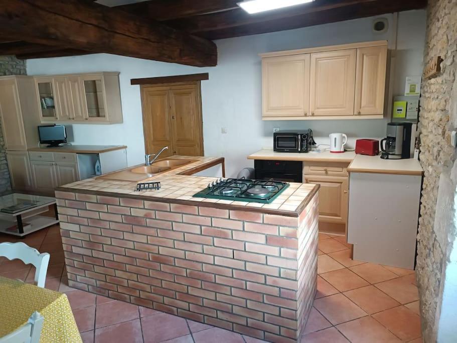 Charmante Maison En Pierres Sainte-Radégonde-des-Noyers Eksteriør billede