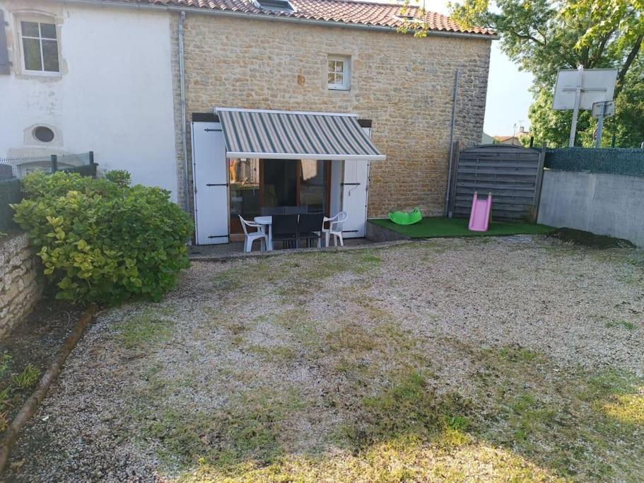 Charmante Maison En Pierres Sainte-Radégonde-des-Noyers Eksteriør billede